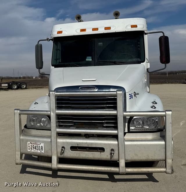 Image of Freightliner CST120 equipment image 2