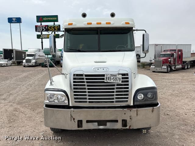 Image of Freightliner CST120 equipment image 1