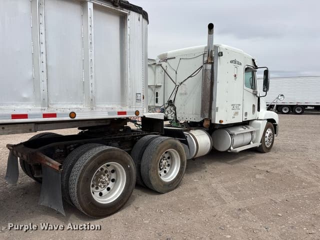 Image of Freightliner CST120 equipment image 4