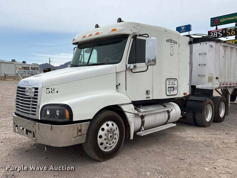 2005 Freightliner CST120 Equipment Image0