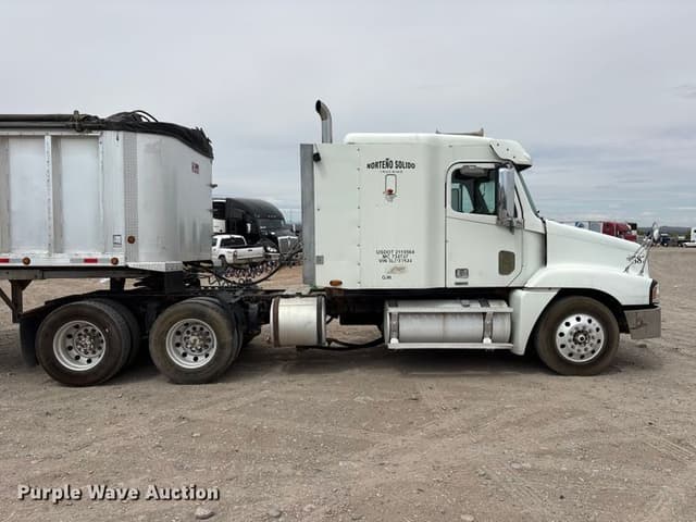 Image of Freightliner CST120 equipment image 3