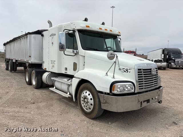Image of Freightliner CST120 equipment image 2