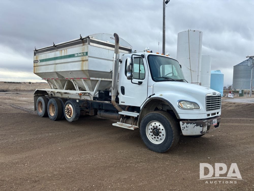 2005 Freightliner Business Class M2 Equipment Image0