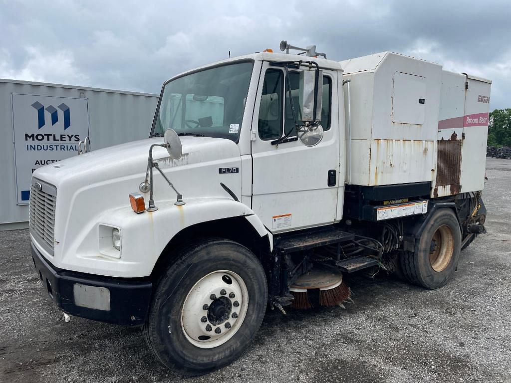 Image of Freightliner FL70 Primary image