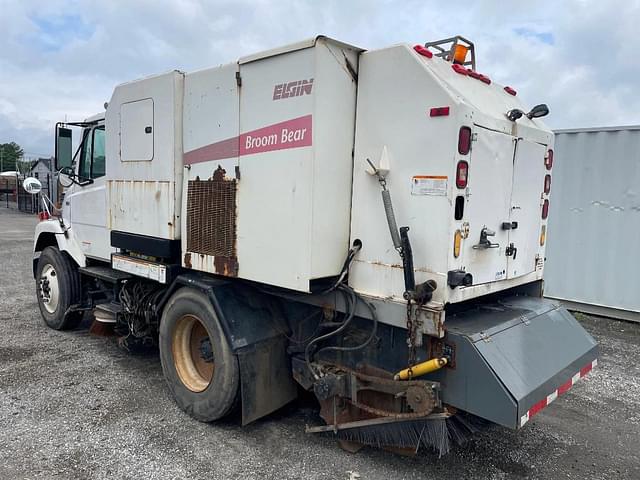 Image of Freightliner FL70 equipment image 1