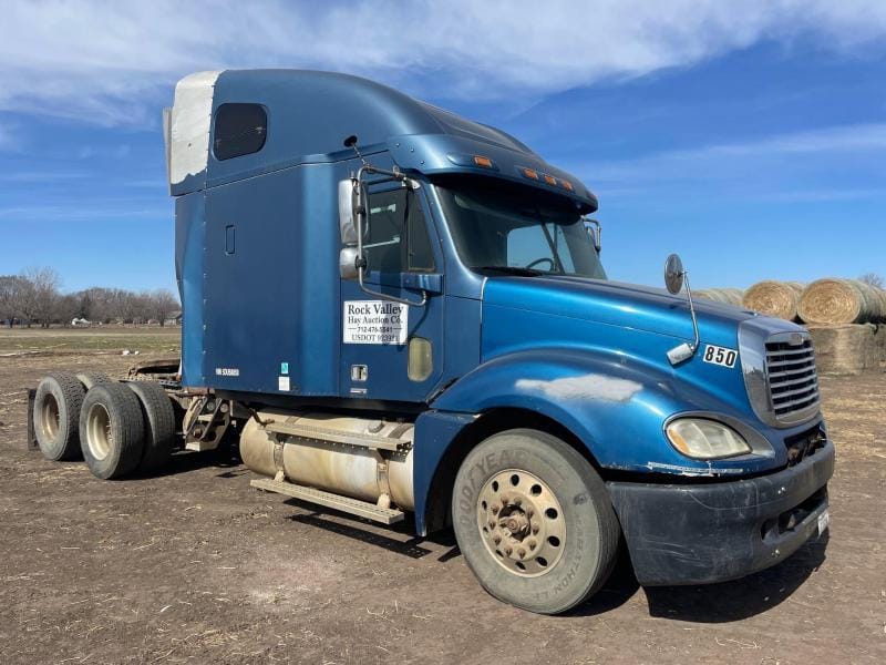 Main image Freightliner FLC120