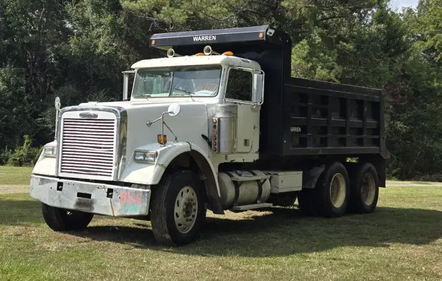 Image of Freightliner FLD120 equipment image 4