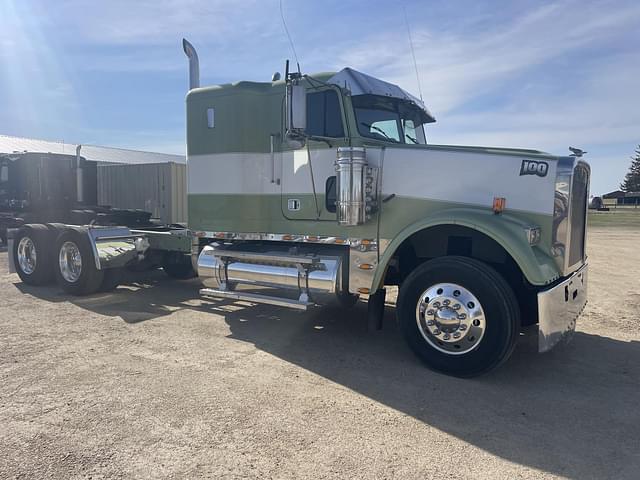 Image of Freightliner FLD120 equipment image 1