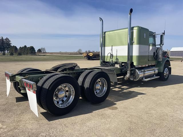 Image of Freightliner FLD120 equipment image 3