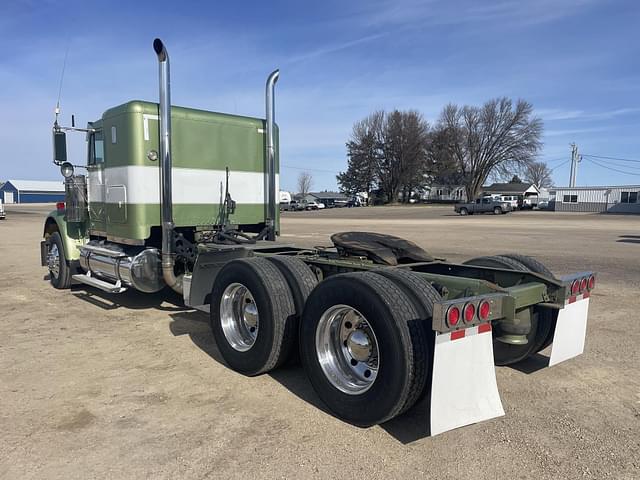 Image of Freightliner FLD120 equipment image 2
