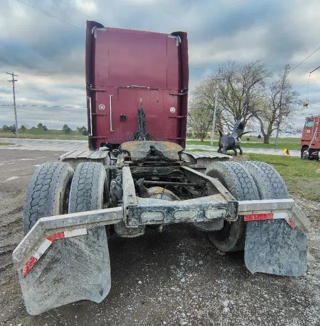 Image of Freightliner FLD132 Classic XL equipment image 4
