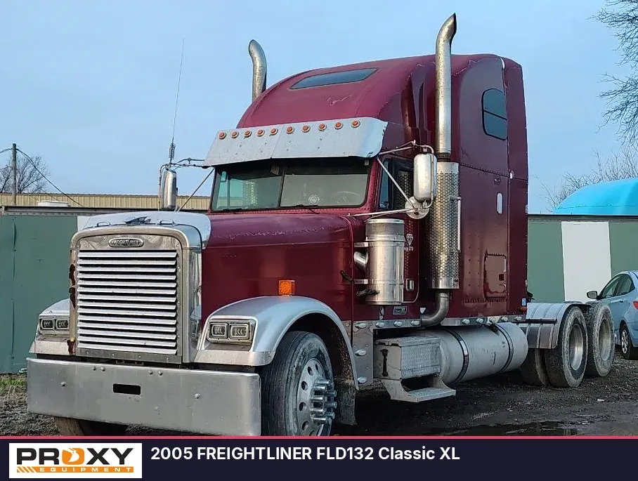 2005 Freightliner FLD132 Classic XL Equipment Image0