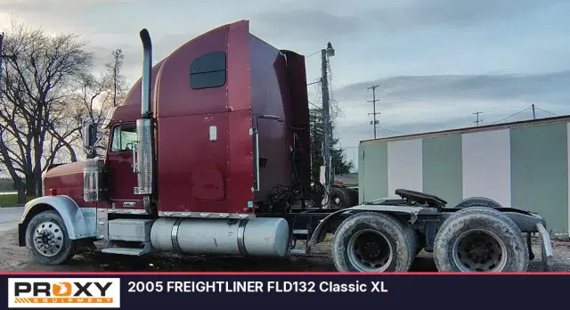 Image of Freightliner FLD132 Classic XL equipment image 2