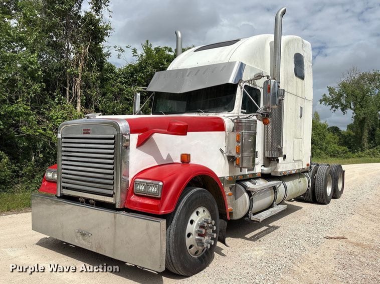 2005 Freightliner FLD132 Equipment Image0