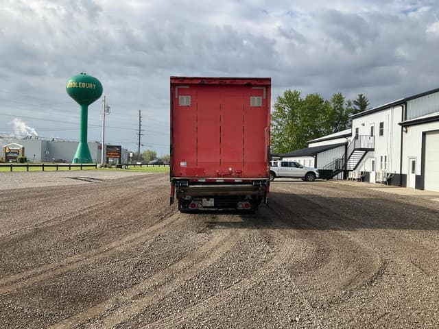 Image of Freightliner M2 106 equipment image 3