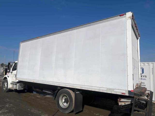 Image of Freightliner M2 106 equipment image 1