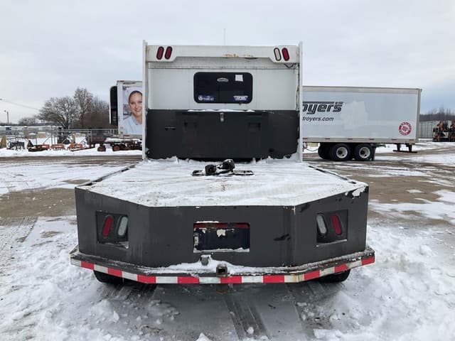 Image of Freightliner M2 106 equipment image 3