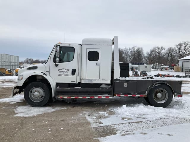 Image of Freightliner M2 106 equipment image 1