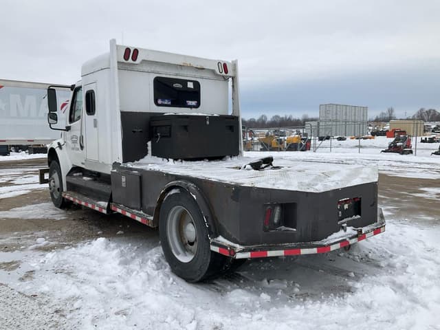 Image of Freightliner M2 106 equipment image 2