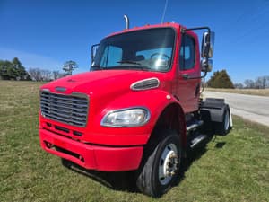 2005 Freightliner M2 106 Image