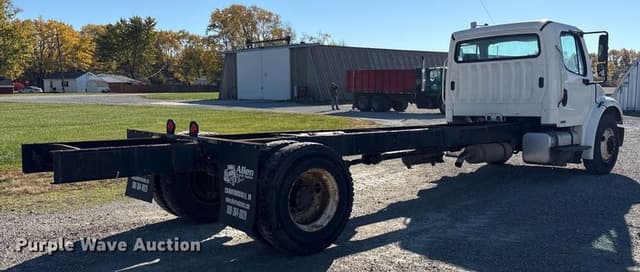 Image of Freightliner M2 106 equipment image 4