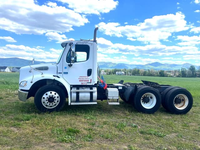 Image of Freightliner M2 112 equipment image 1