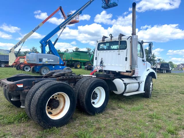 Image of Freightliner M2 112 equipment image 2
