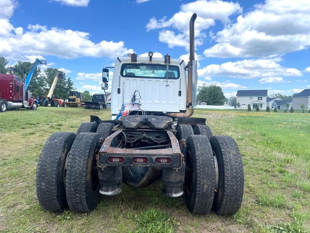 Image of Freightliner M2 112 equipment image 3