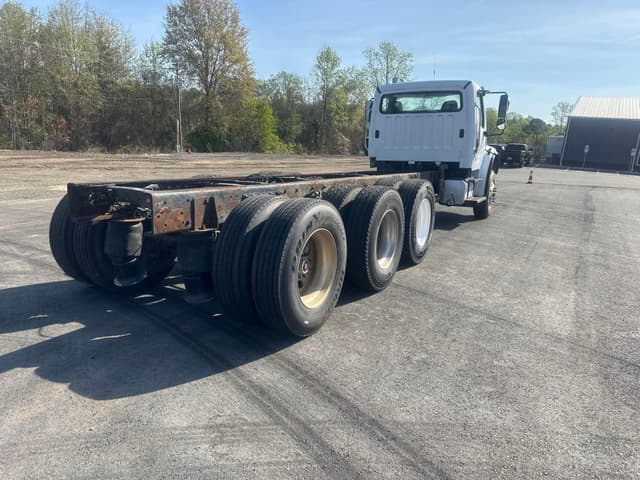 Image of Freightliner M2 equipment image 3