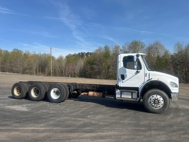 Image of Freightliner M2 equipment image 1