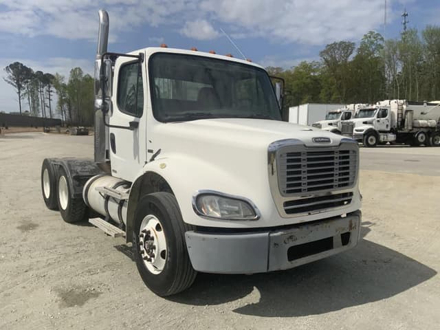 Image of Freightliner M2 equipment image 2