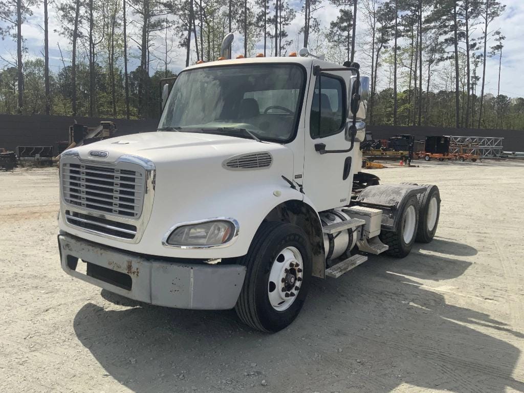 2005 Freightliner M2 Equipment Image0