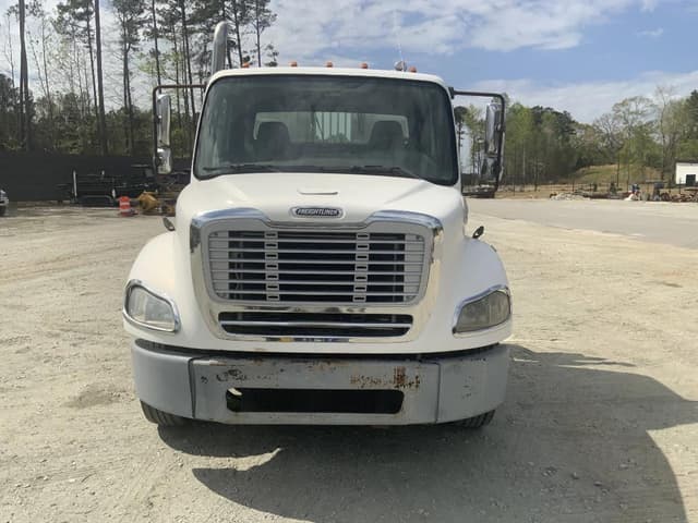 Image of Freightliner M2 equipment image 1