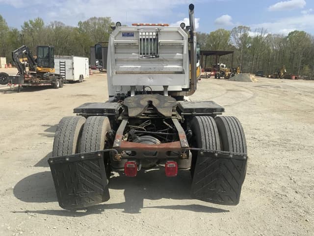 Image of Freightliner M2 equipment image 3