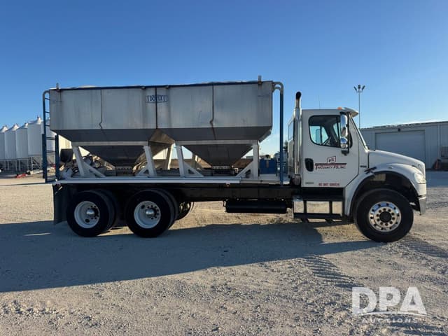 Image of Freightliner M2 equipment image 2