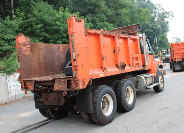 Image of Freightliner M2 equipment image 3