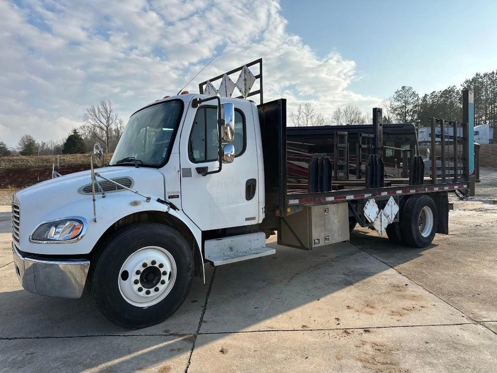 2005 Freightliner M2 Equipment Image0