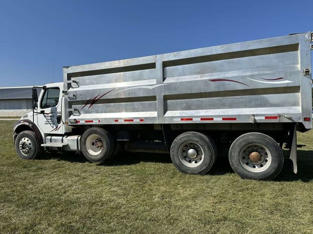 Image of Freightliner M2 equipment image 2