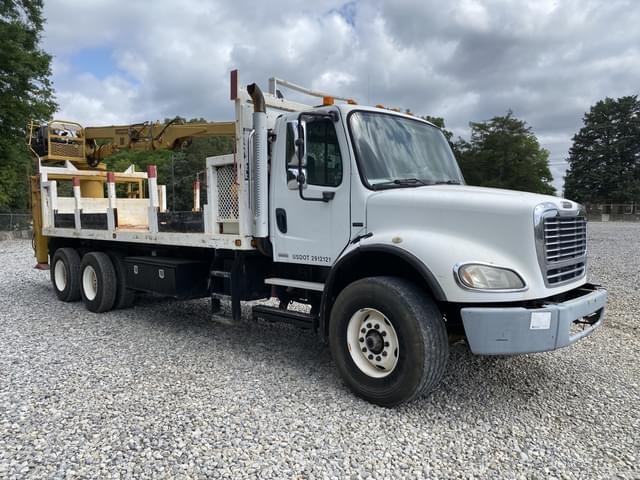 Image of Freightliner M2 equipment image 3