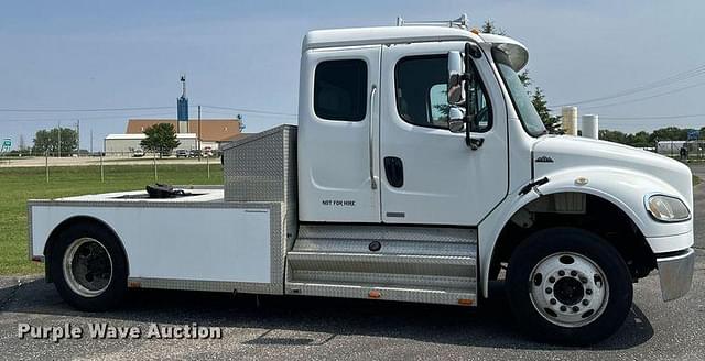 Image of Freightliner M2 equipment image 3