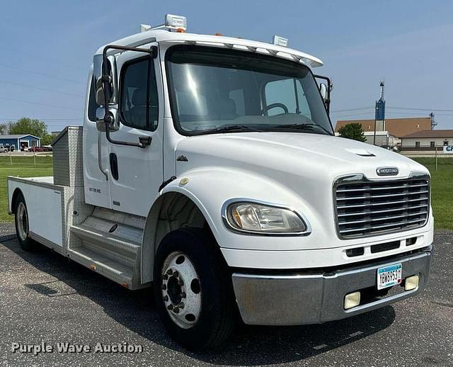 Image of Freightliner M2 equipment image 2