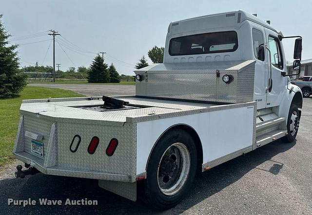 Image of Freightliner M2 equipment image 4