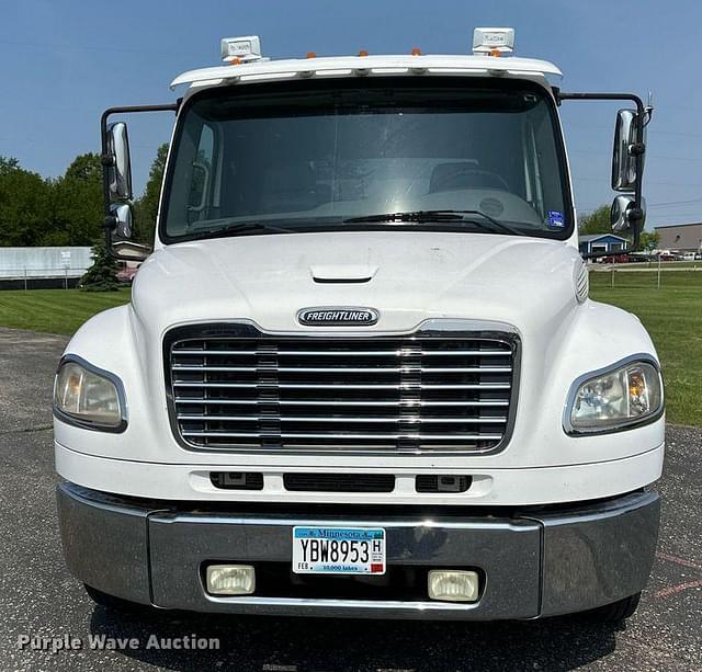 Image of Freightliner M2 equipment image 1