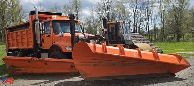 Image of Freightliner M2 equipment image 2