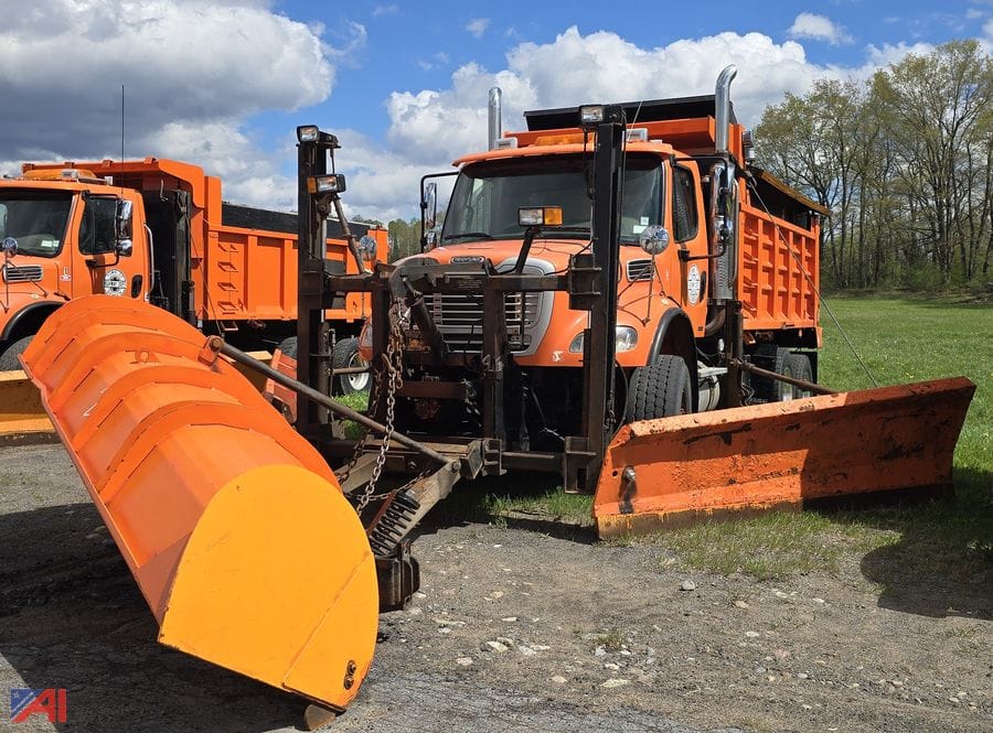 2005 Freightliner M2 Equipment Image0