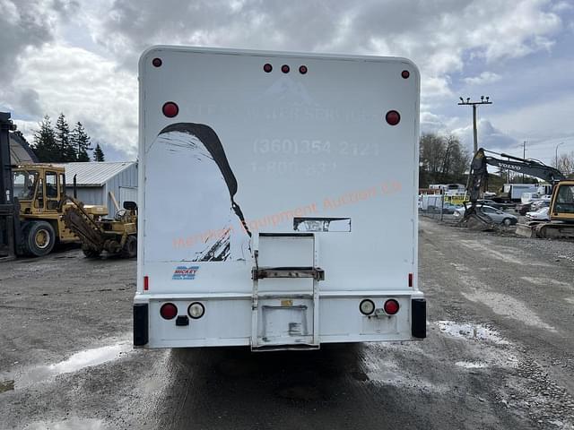 Image of Freightliner M2 equipment image 3