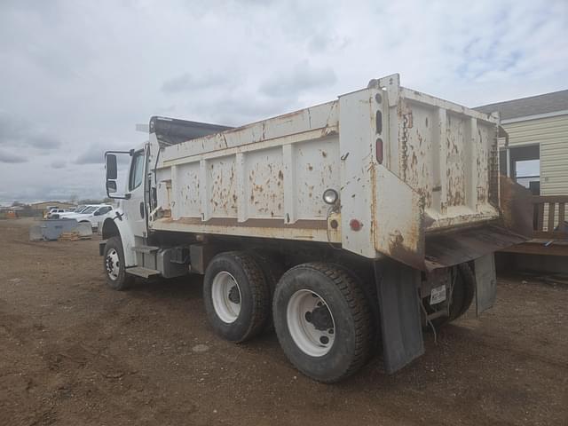 Image of Freightliner M2 equipment image 3