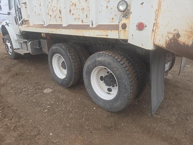 Image of Freightliner M2 equipment image 4