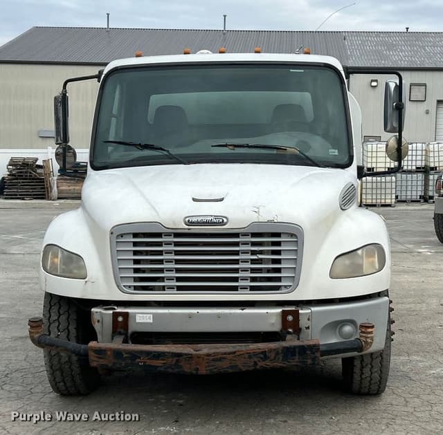 Image of Freightliner M2 equipment image 1