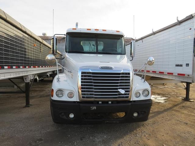 Image of Freightliner ST120 equipment image 2